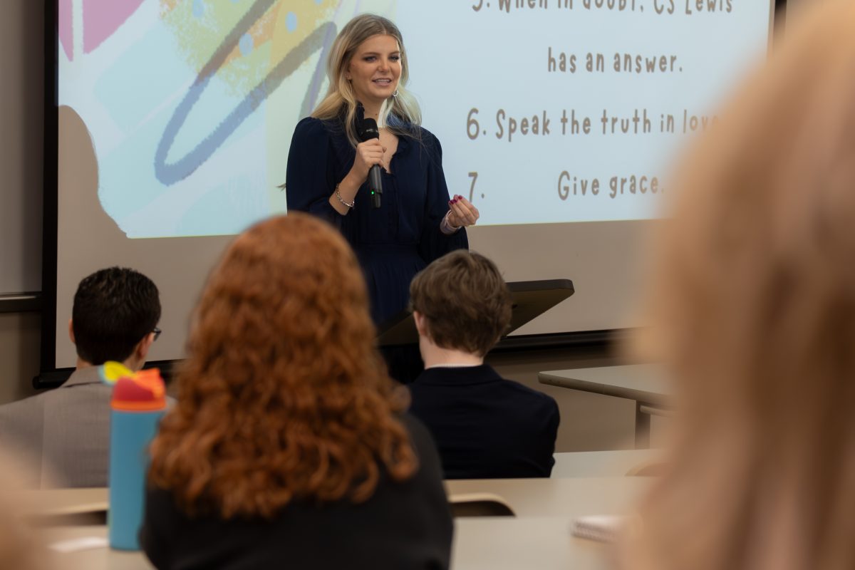 Victoria McDaniel talks to a group of students during the 2024 Marketplace Faith Friday Forums.